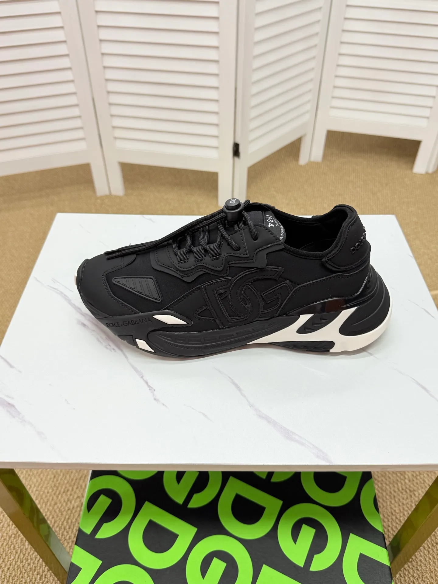 Men's clothing and shoes 260. The latest sports and casual shoes for couples (DG) are fashionable and versatile, and can add luster to various looks. Create an exquisite design with unique dynamic vitality and modern atmosphere, showing modern elegance. Size: 35-46 (custom-made sizes 45 and 46 are non-refundable) Se